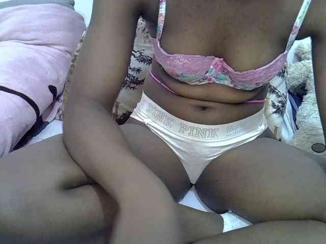 Sexyshaz webcam