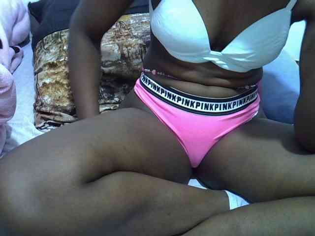 Sexyshaz webcam