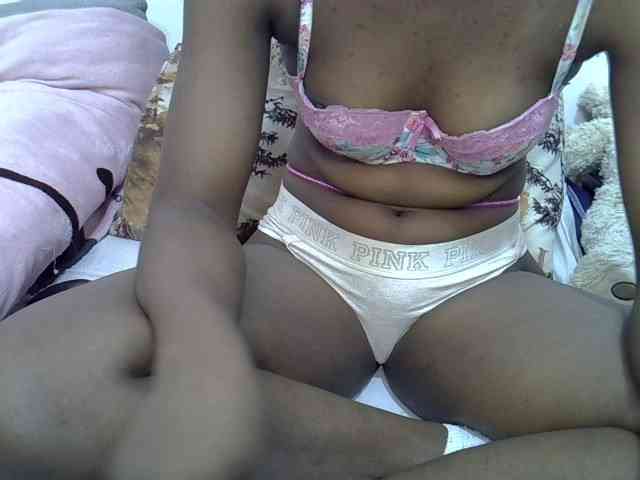 Sexyshaz webcam