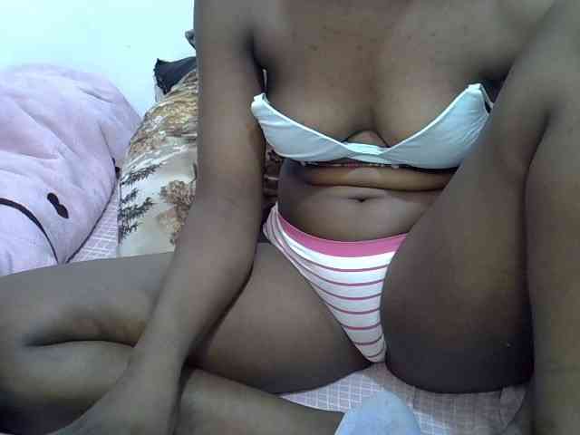 Sexyshaz webcam