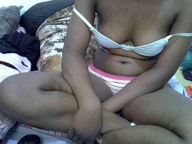 Sexyshaz webcam