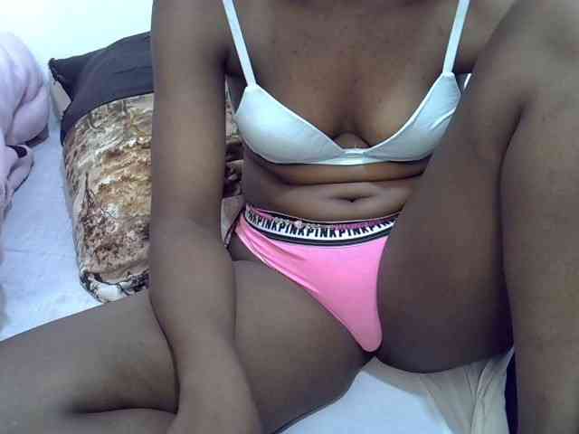 Sexyshaz webcam