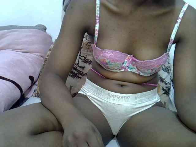 Sexyshaz webcam