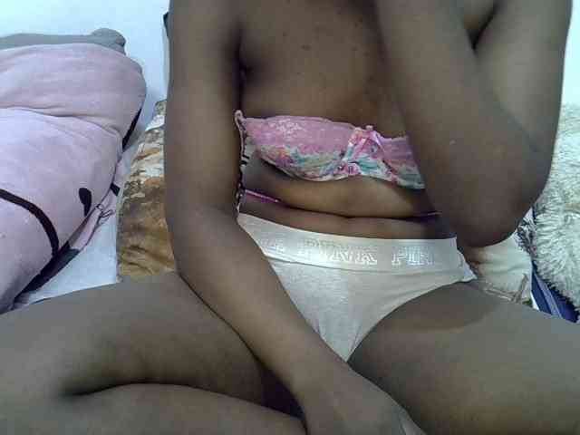 Sexyshaz webcam