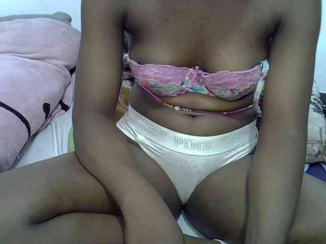 Sexyshaz webcam