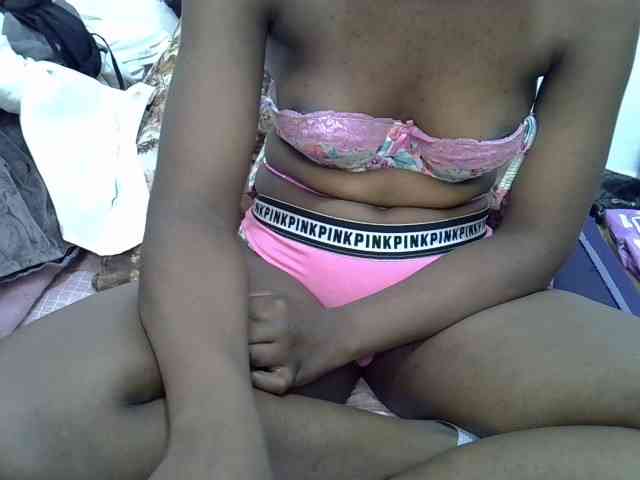 Sexyshaz webcam