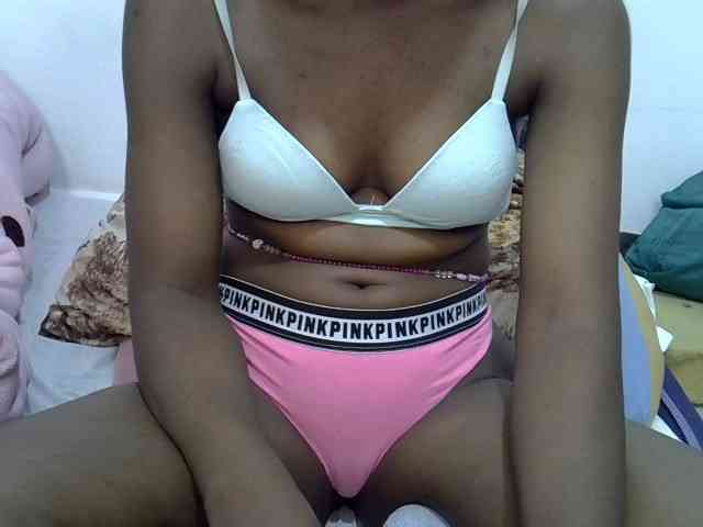 Sexyshaz webcam