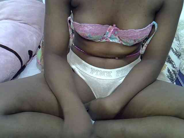 Sexyshaz webcam