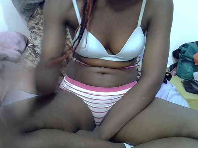 Sexyshaz webcam