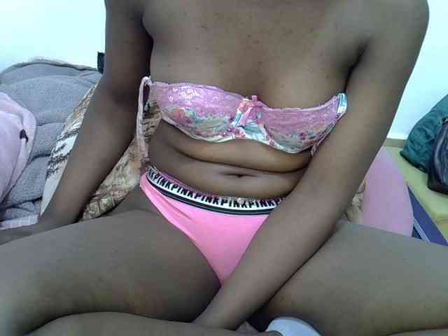 Sexyshaz webcam