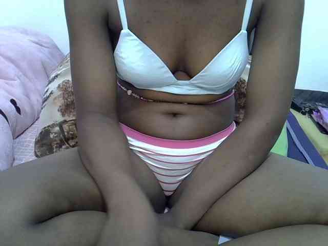 Sexyshaz webcam