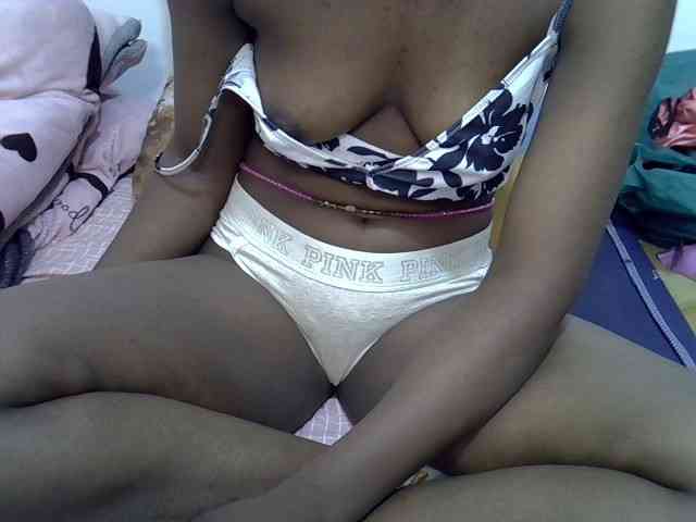 Sexyshaz webcam