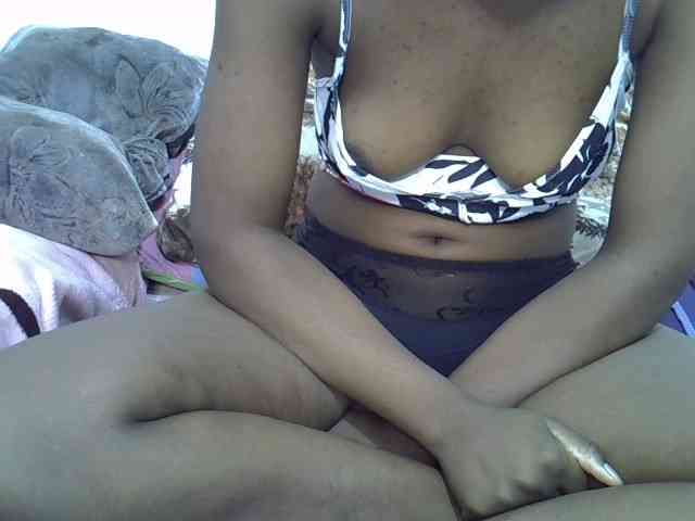 Sexyshaz webcam
