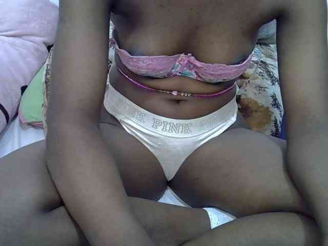 Sexyshaz webcam