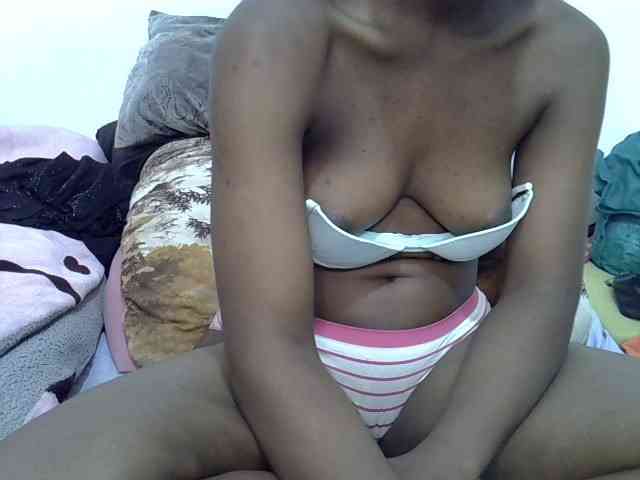 Sexyshaz webcam
