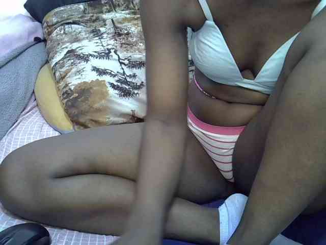 Sexyshaz webcam