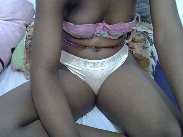 Sexyshaz webcam
