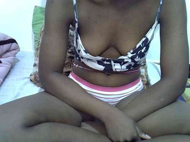 Sexyshaz webcam