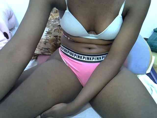 Sexyshaz webcam
