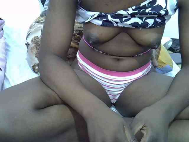 Sexyshaz webcam