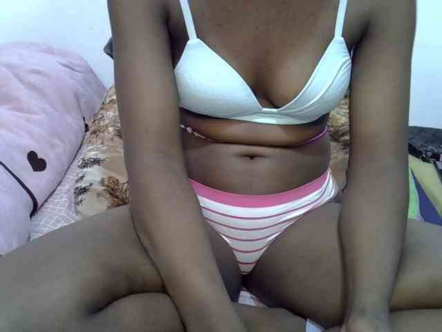 Sexyshaz webcam