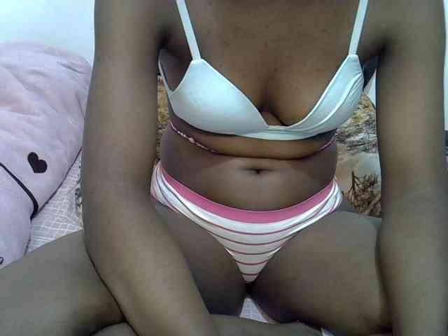 Sexyshaz webcam