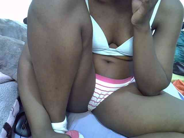 Sexyshaz webcam