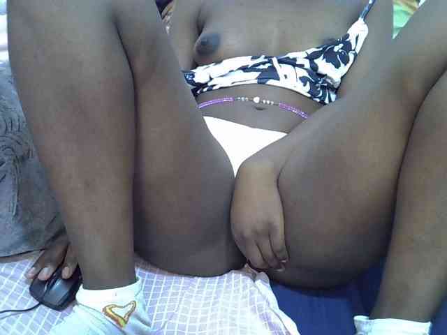Sexyshaz webcam