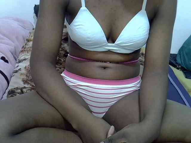 Sexyshaz webcam