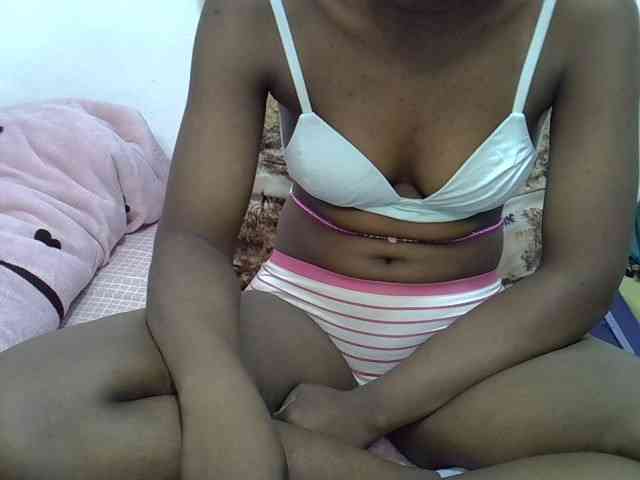 Sexyshaz webcam