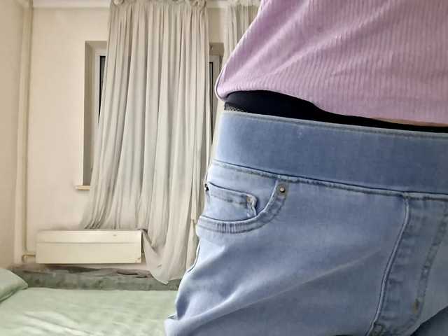 AraPfieffer's BongaCams show and profile