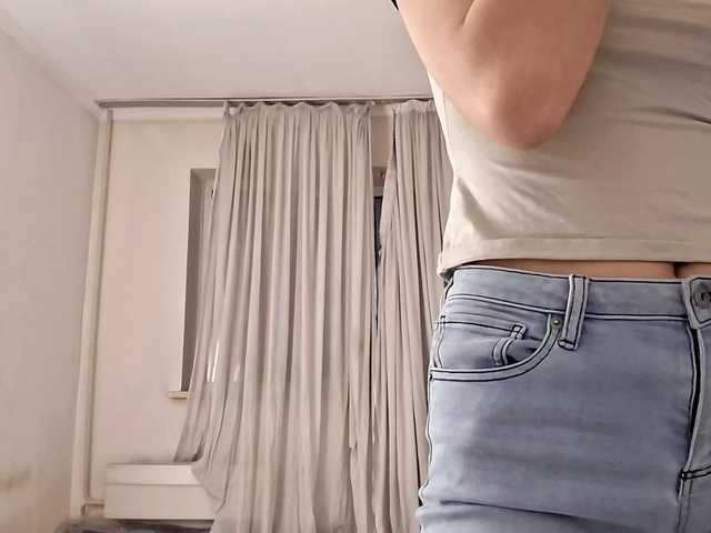 AraPfieffer's BongaCams show and profile