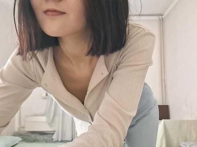 AraPfieffer's BongaCams show and profile