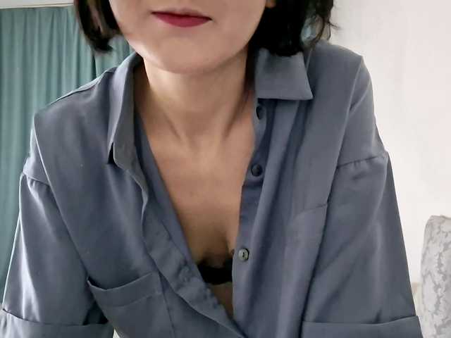 AraPfieffer's BongaCams show and profile