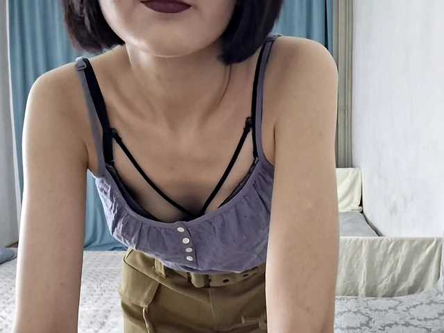 AraPfieffer's BongaCams show and profile