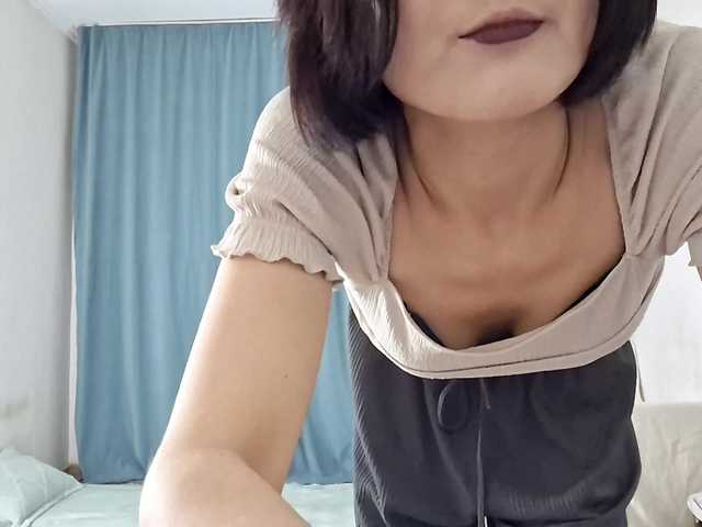 AraPfieffer's BongaCams show and profile