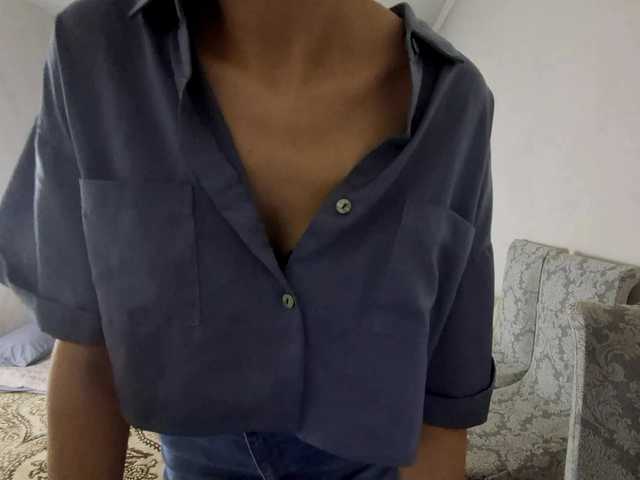 AraPfieffer's BongaCams show and profile