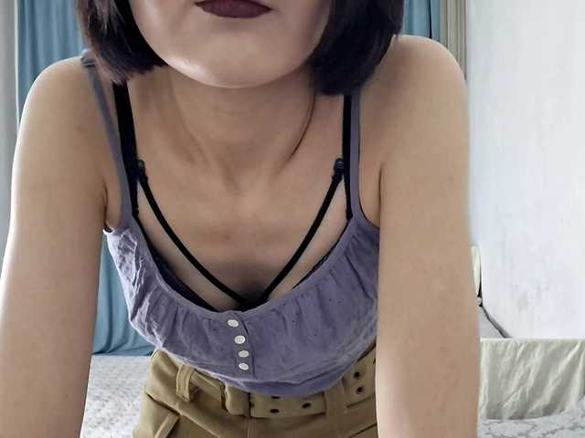 AraPfieffer's BongaCams show and profile