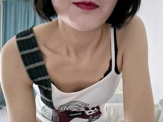 AraPfieffer's BongaCams show and profile