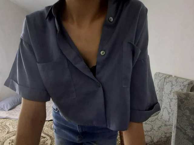 AraPfieffer's BongaCams show and profile