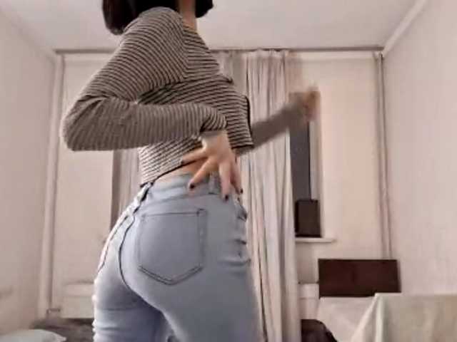 AraPfieffer's BongaCams show and profile