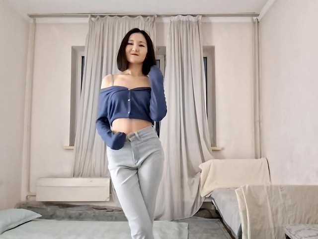 AraPfieffer's BongaCams show and profile