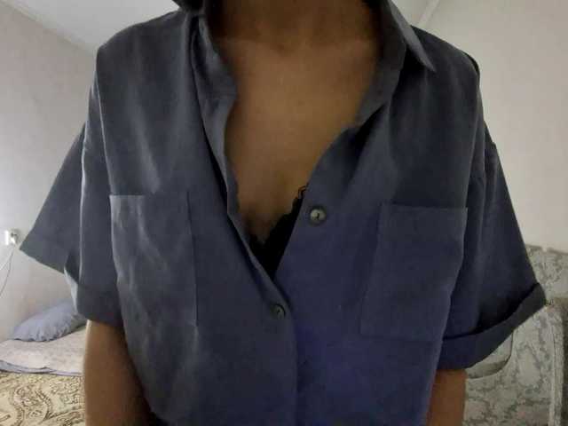 AraPfieffer's BongaCams show and profile