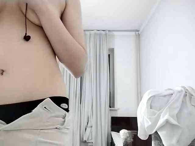 UrSweetieLeigh webcam