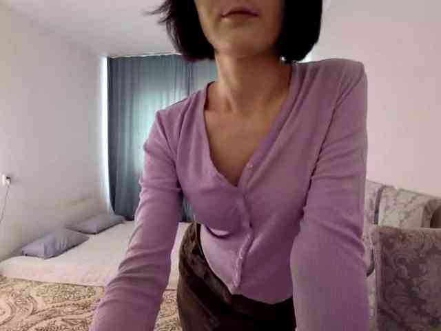 UrSweetieLeigh webcam