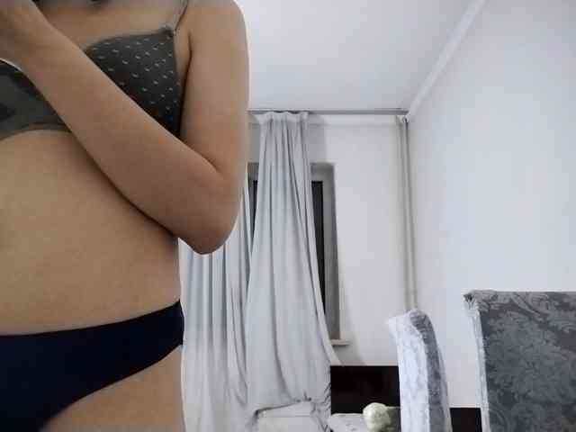 UrSweetieLeigh webcam