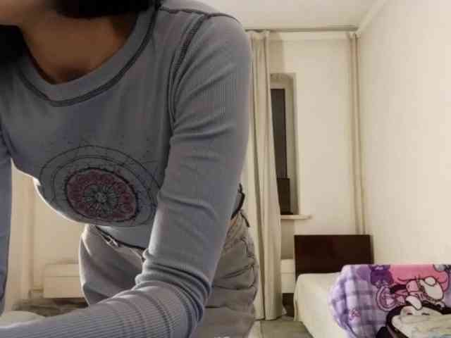 UrSweetieLeigh webcam