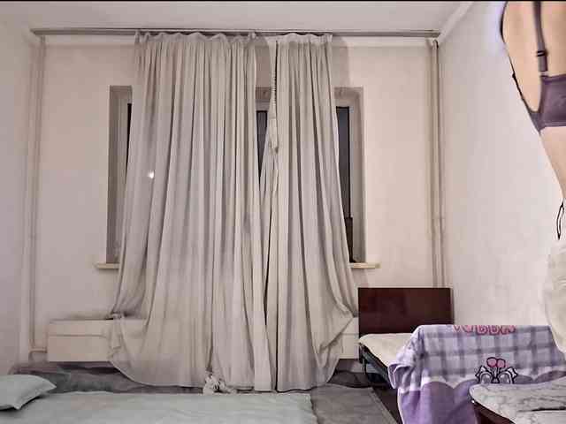 UrSweetieLeigh webcam