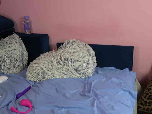 EllyBabe webcam