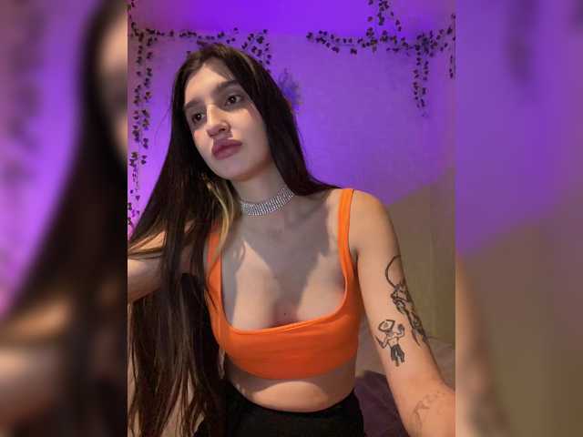 Yaguana's BongaCams show and profile